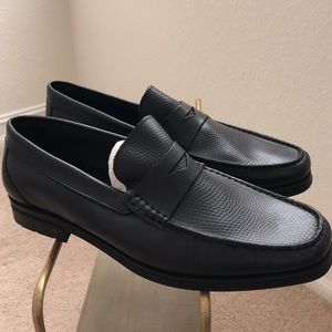 Men’s black penny Loafer.